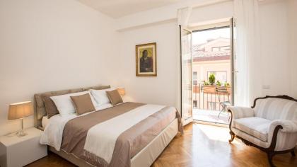 Rental in Rome Colosseo View Luxury - image 4