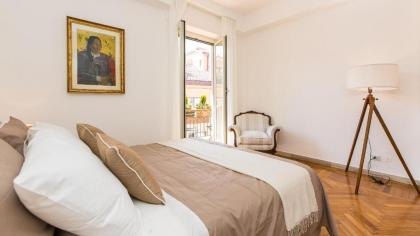 Rental in Rome Colosseo View Luxury - image 9