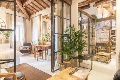 Navona Luxury and Charming Apartment with Terrace - image 4