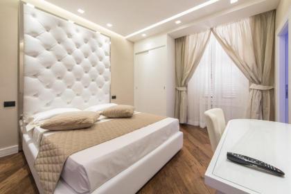 LUX Suites in Roma - image 14