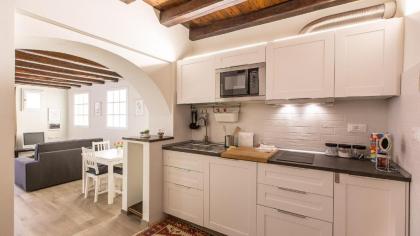 Rental in Rome Trastevere White - image 10