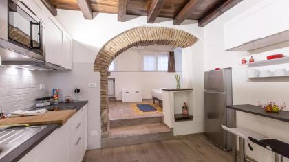 Rental in Rome Trastevere White - image 16