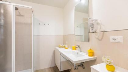 Rental in Rome Trastevere White - image 17