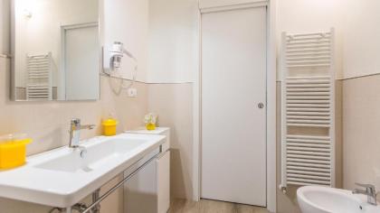 Rental in Rome Trastevere White - image 19