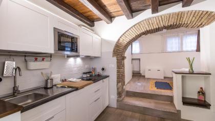 Rental in Rome Trastevere White - image 5