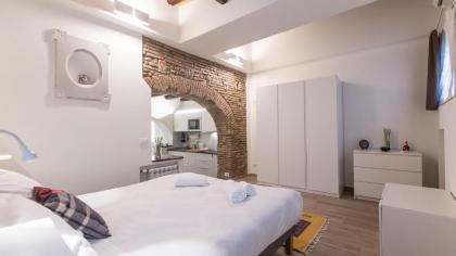 Rental in Rome Trastevere White - image 9