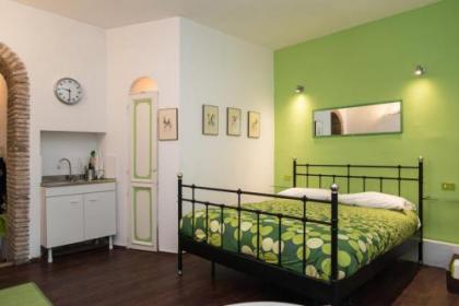 Trastevere Intimate Apartment - image 1