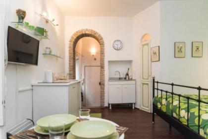 Trastevere Intimate Apartment - image 3