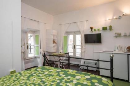 Trastevere Intimate Apartment - image 5