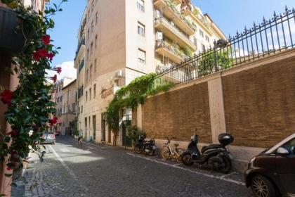 Rome As You Feel - Pellegrino Luxury Apartment with Balcony - image 16