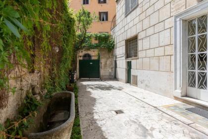 Rome As You Feel - Pellegrino Luxury Apartment with Balcony - image 17