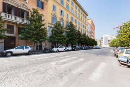 Lovely and modern nest near the Colosseum - image 10