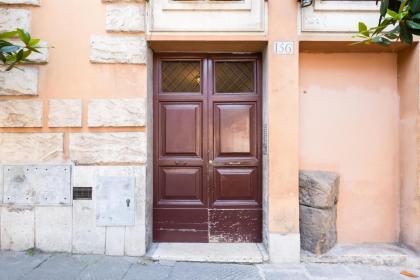 Lovely and modern nest near the Colosseum - image 11