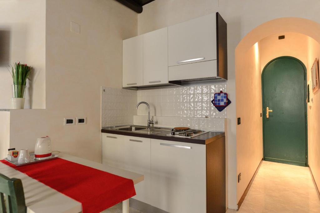 Urbana Colosseo Boutique Apartment - image 4