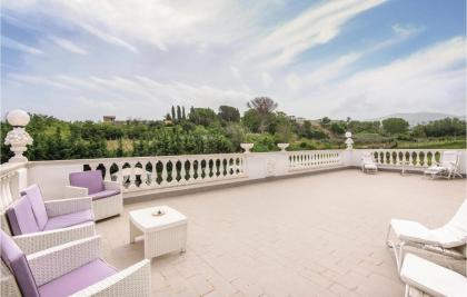 Amazing home in Roma with WiFi and Outdoor swimming pool - image 10