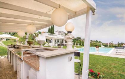 Amazing home in Roma with WiFi and Outdoor swimming pool - image 12