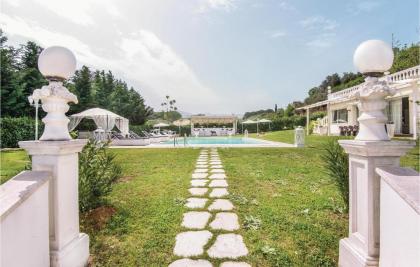 Amazing home in Roma with WiFi and Outdoor swimming pool - image 8