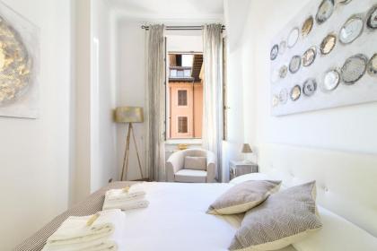 White Napoleone Apartment - image 12