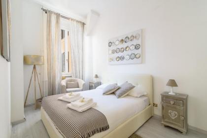 White Napoleone Apartment - image 13