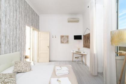 White Napoleone Apartment - image 16