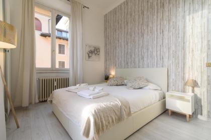 White Napoleone Apartment - image 17