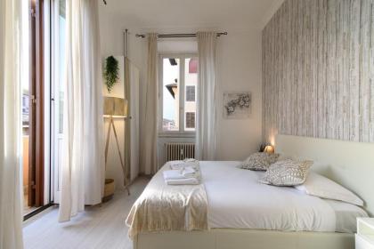 White Napoleone Apartment - image 18