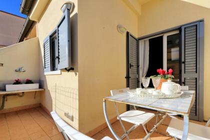 Monti charming apartment - Rome short let Service - image 13