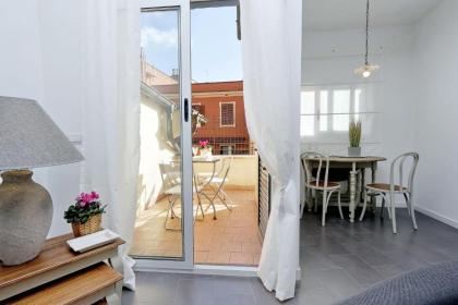 Monti charming apartment - Rome short let Service - image 18