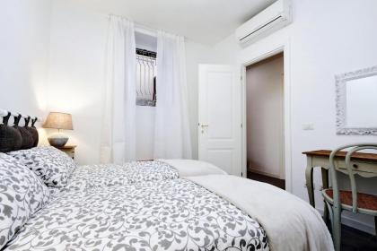 Monti charming apartment - Rome short let Service - image 20