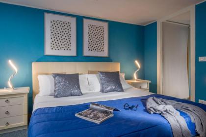 Navona Blue Apartment - image 6