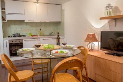 Navona White Apartment - image 3