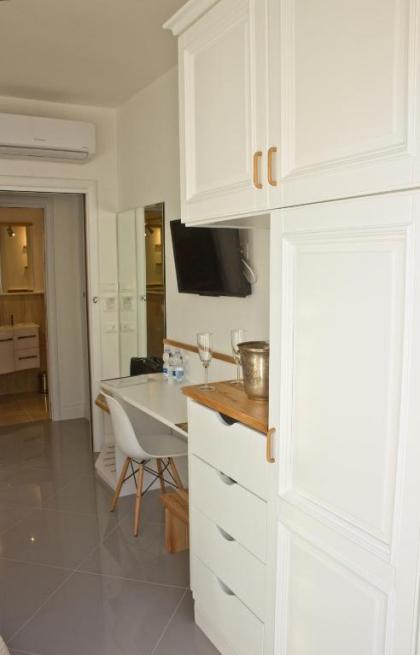 Glamroom Vatican Apartment - image 1