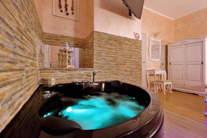 Deluxe rooms and Chilling Jacuzzi Suite Guesthouse - image 15