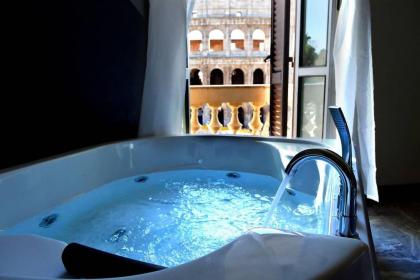 View Colosseo From Jacuzzi - image 8