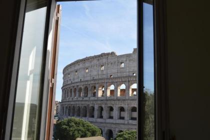 jacuzzi in front of the colosseum - image 1