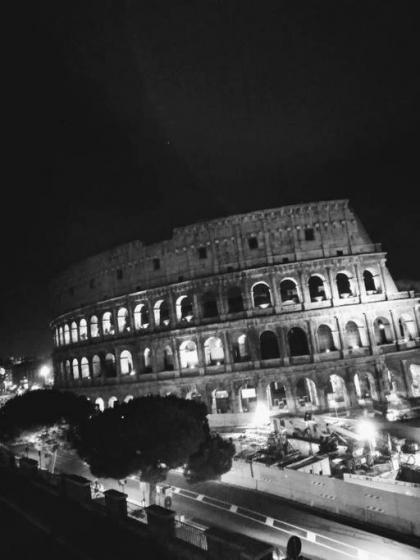 jacuzzi in front of the colosseum - image 11