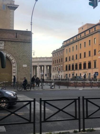 Zeus Inn - Una finestra sul Vaticano - image 10