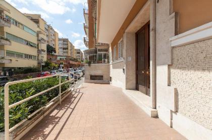 Vatican Cozy Apartment with Terrace - image 2