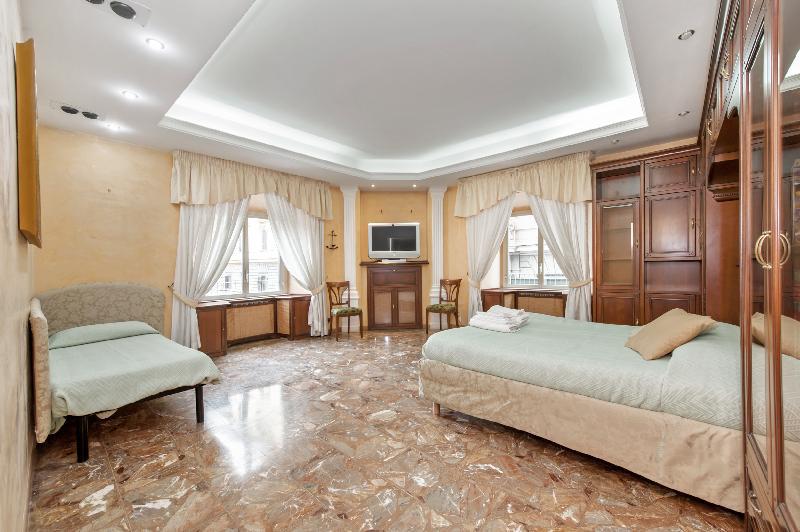 Spacious Home in Rome Colosseum & Termini n 15mins - main image