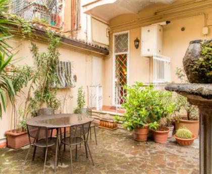 Studio with enclosed garden and wifi at Roma - image 1