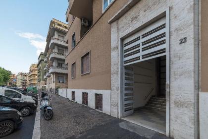 Tiber Stylish Apartment - image 2