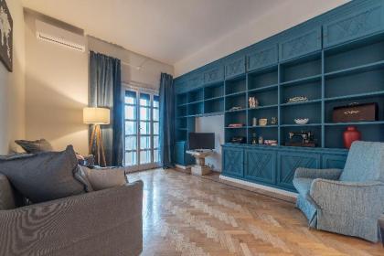 Tiber Stylish Apartment - image 5