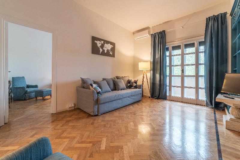 Tiber Stylish Apartment - image 7