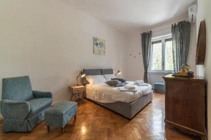 Tiber Stylish Apartment - image 8