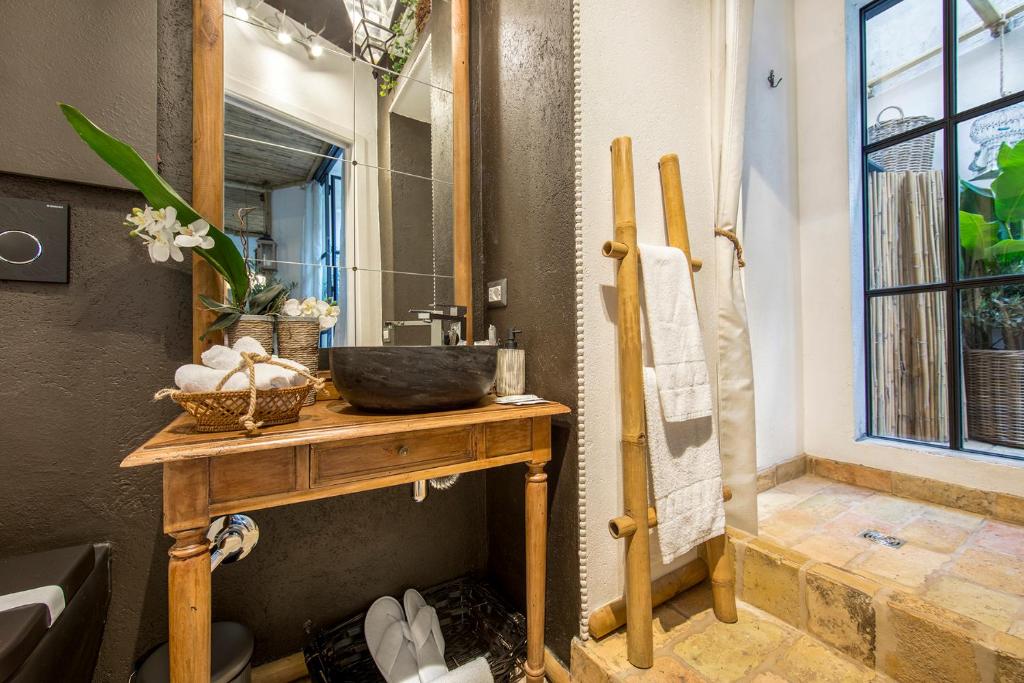 Trastevere Luxury&Charming Loft with Courtyard - image 7