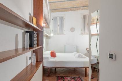 Roman Forum Cozy Apartment - image 15