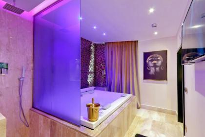 Spanish Diamond Luxury Suites & Jacuzzi - image 11