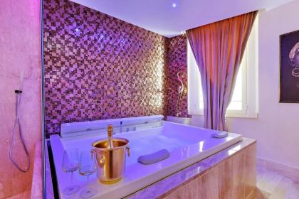 Spanish Diamond Luxury Suites & Jacuzzi - image 13