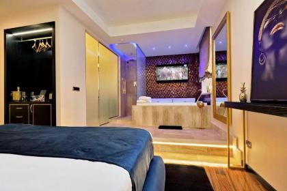 Spanish Diamond Luxury Suites & Jacuzzi - image 18