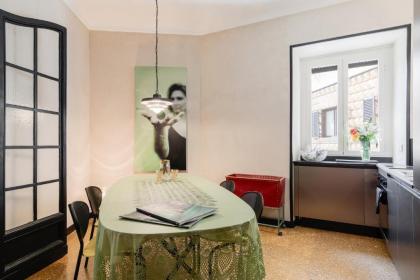 Rome As You Feel - Torre Argentina Art Apartment - image 2